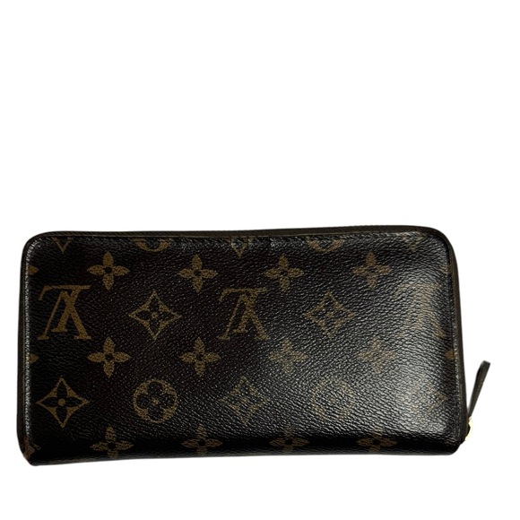 LOUIS VUITTON
Monogram Zippy Wallet - Picture 2 of 11